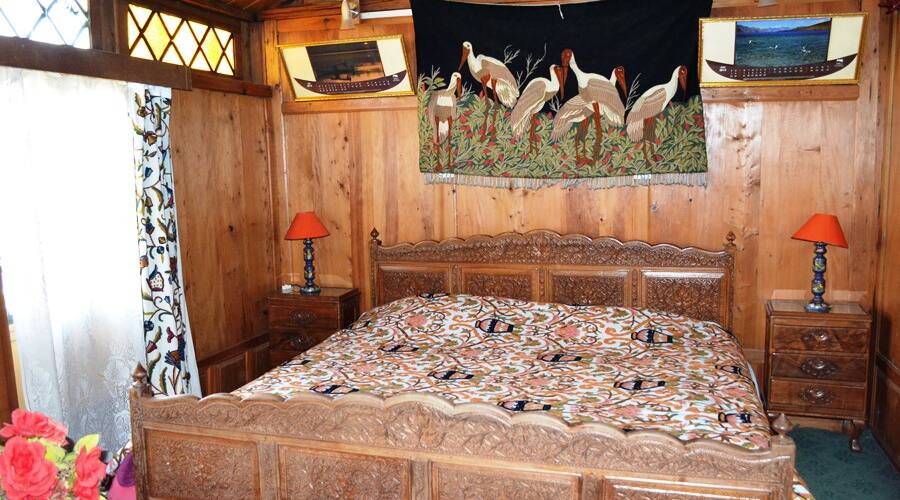 Paristan Houseboat, Srinagar 5